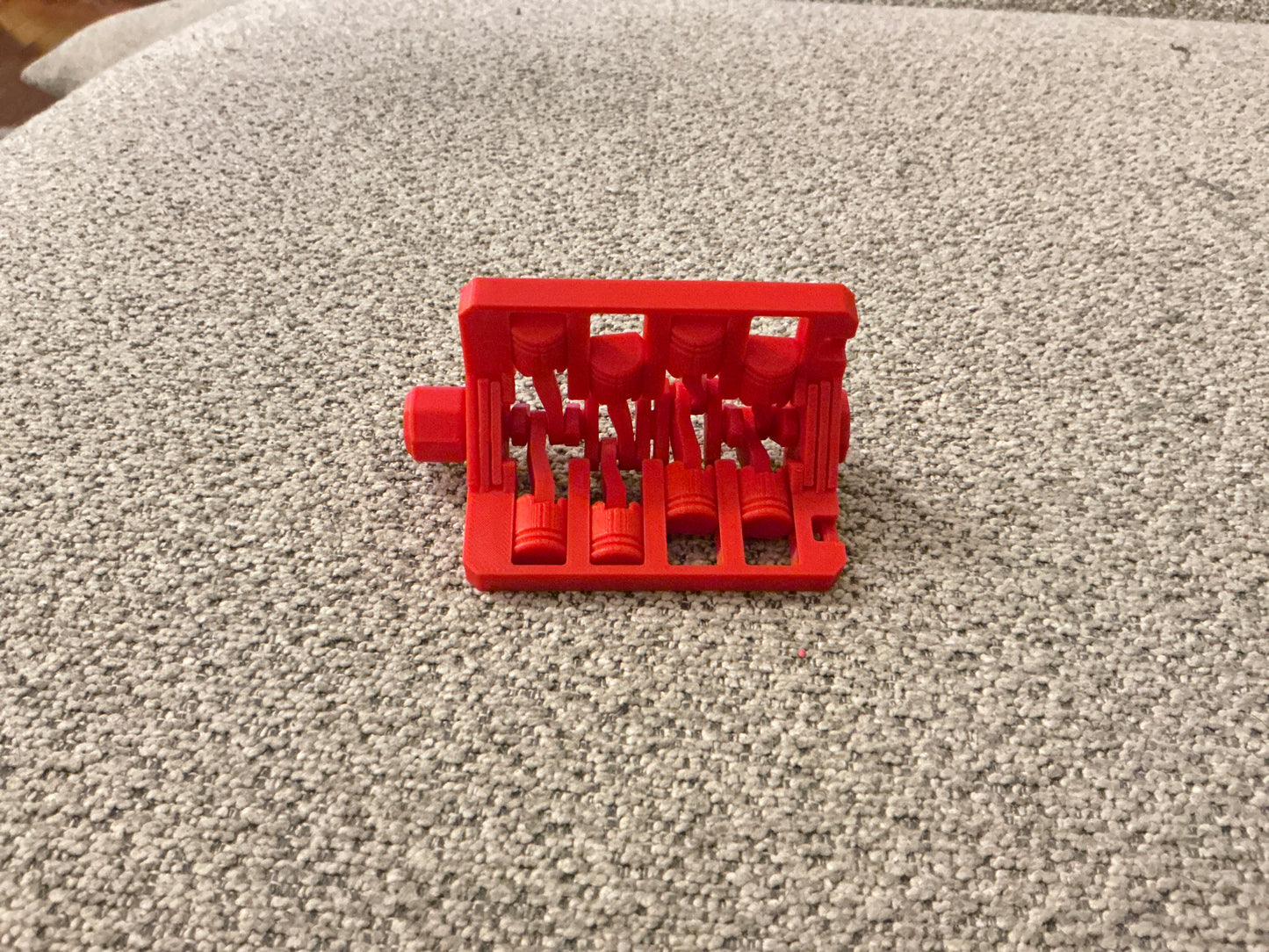 V8 engine fidget