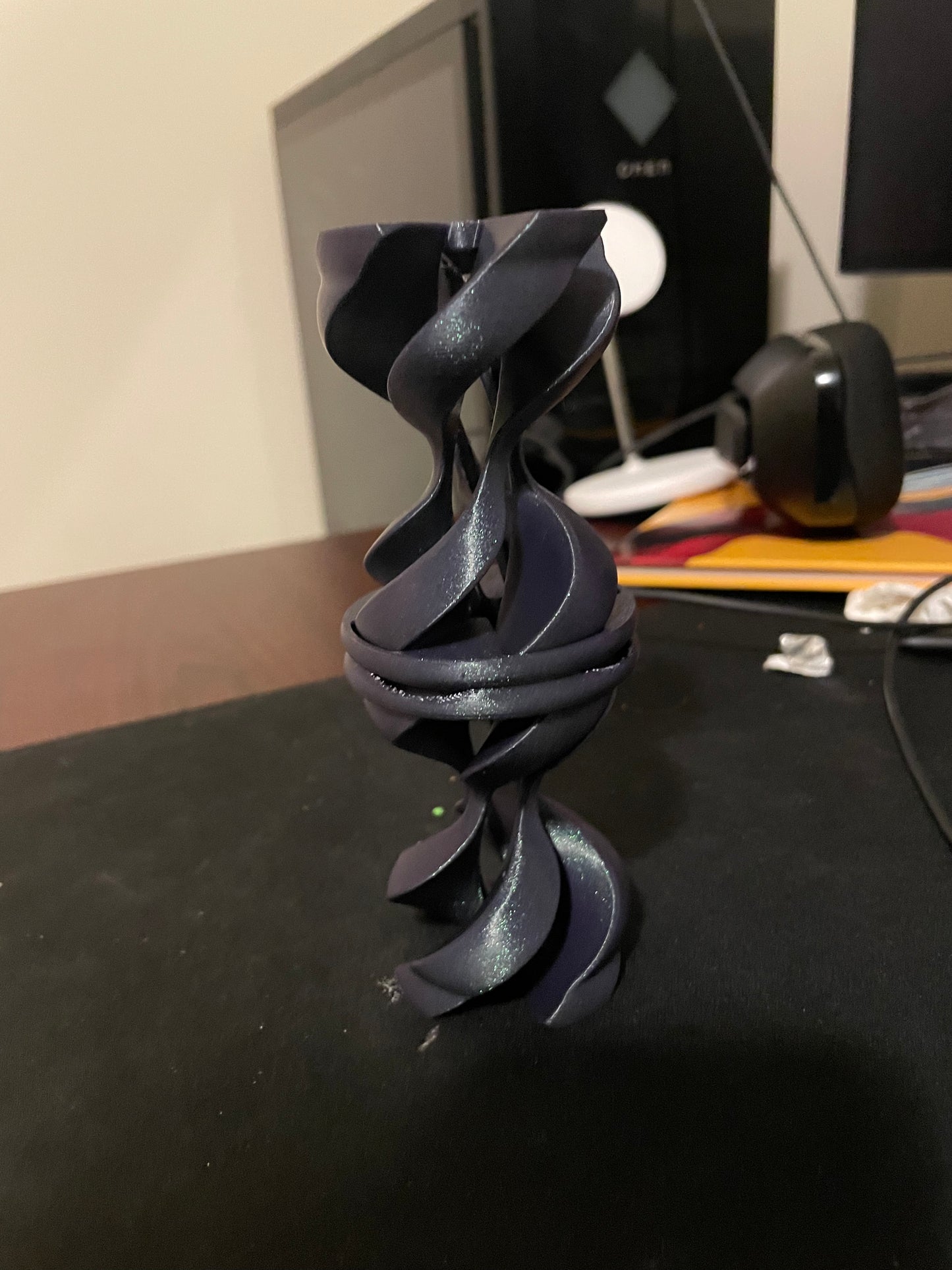 Hour glass spiral fidget